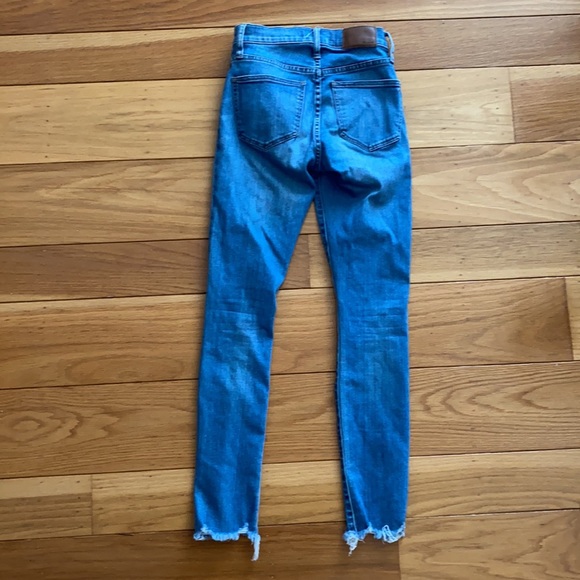 MADEWELL 9" Mid-Rise Skinny Jeans: Torn Knee 23 - Picture 5 of 13